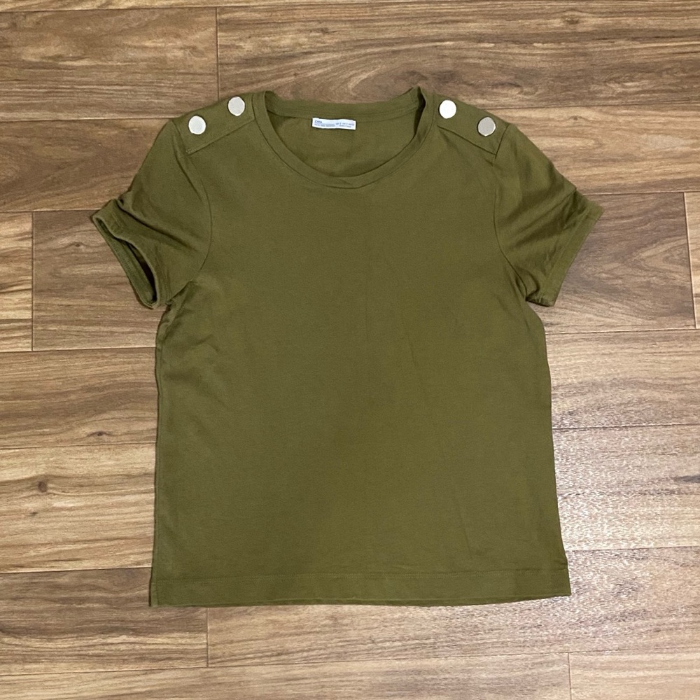Green short sleeve Zara shirt with metallic buttons